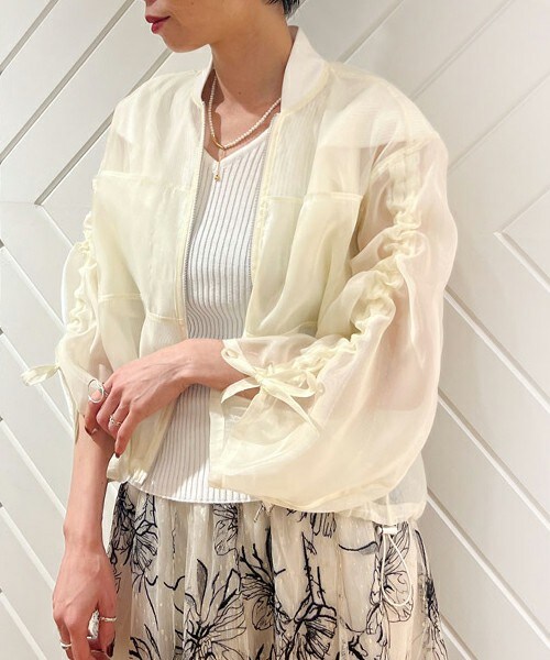 Desert Rose(デザートローズ)の「光沢シアーブルゾン(ブルゾン・レディース・ホワイト・F)」の2枚目の写真