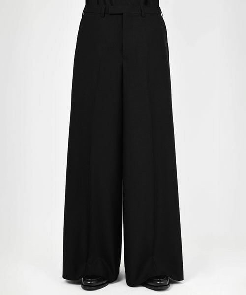 LAD MUSICIAN（ラッドミュージシャン）の「WOOL GABARDINE WIDE FLARE