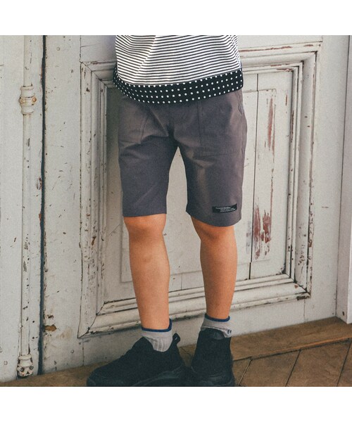 BeBe（ベベ）の「デザインポケットハーフパンツ(90~150cm)（その他パンツ・キッズ・ベージュ/グレー/ブルー・110）」の2枚目の写真