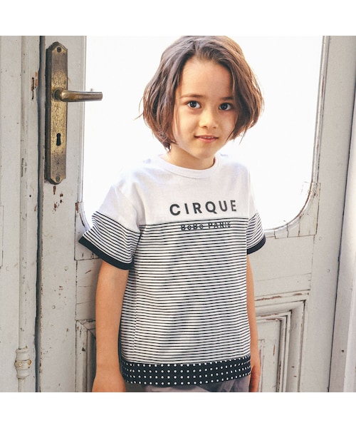 BeBe(ベベ)の「ボーダー切り替えワイドTシャツ(90~150cm)(Tシャツ/カットソー・キッズ・ブラック/ブルー・110)」の1枚目の写真