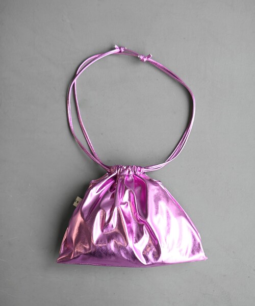 Marient（マリエント）の「Shiny Drawstring Bag（ショルダーバッグ・レディース・ゴールド/ピンク/シルバー・FREE）」の2枚目の写真
