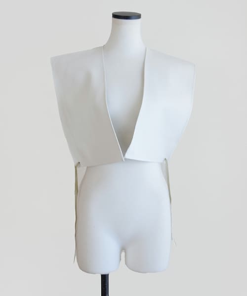 Marient(マリエント)の「エコレザーショートベスト(ベスト・レディース・ブラック/ホワイト/グレー・FREE)」の2枚目の写真