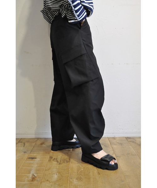 --（--）の「3Dカーゴパンツ（カーゴパンツ・レディース・ホワイト/ブラック・one）」の2枚目の写真