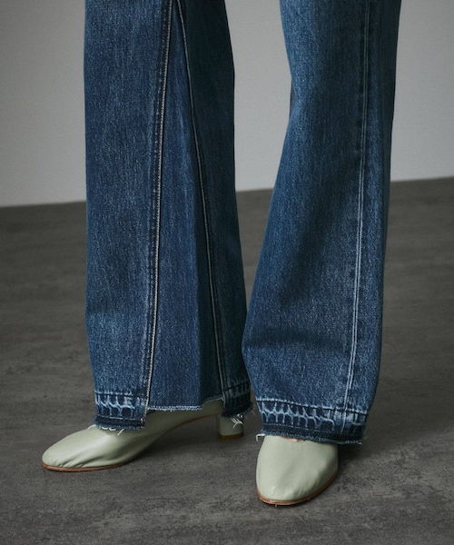ADAM ET ROPE'(アダムエロペ)の「COTTON USAセミフレアデニム 4(デニムパンツ・レディース・ブルー系/サックス・M/S/XS)」の19枚目の写真