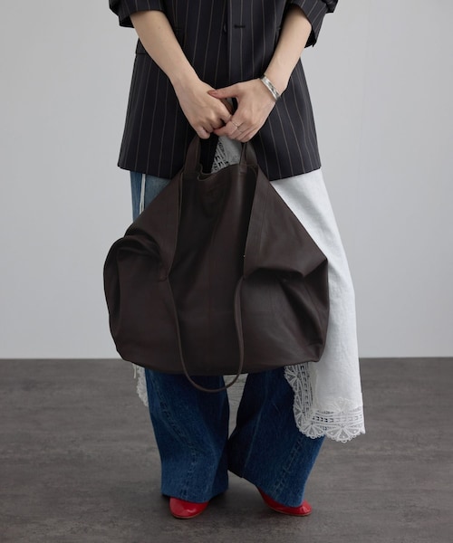 ADAM ET ROPE'(アダムエロペ)の「【J'aDoRe・一部店舗限定】【Morphee(モルフェ)】MESSENGER(トートバッグ・レディース・ダークブラウン・F)」の4枚目の写真