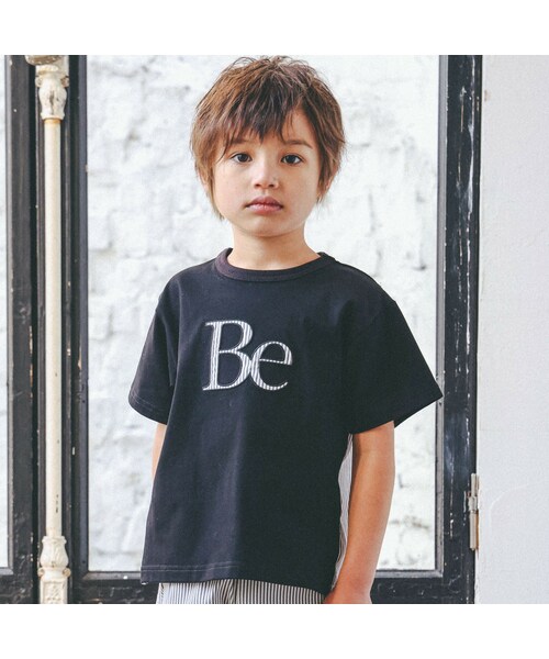 BeBe(ベベ)の「ストライプ切替パッチロゴ半袖Tシャツ(90~150cm)(Tシャツ/カットソー・キッズ・ホワイト/ブラック・110)」の2枚目の写真