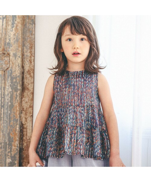 BeBe(ベベ)の「【DEVEAUX】グラフィックティアードブラウス(90~150cm)(シャツ/ブラウス・キッズ・グリーン/イエロー・110)」の1枚目の写真