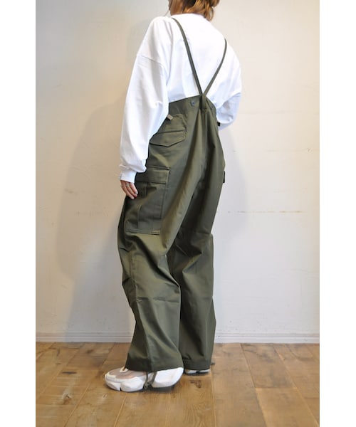 blanc basque（ブランバスク）の「2ウェイビッグカーゴパンツ（カーゴパンツ・レディース・ベージュ/グリーン/ブラック・one）」の3枚目の写真