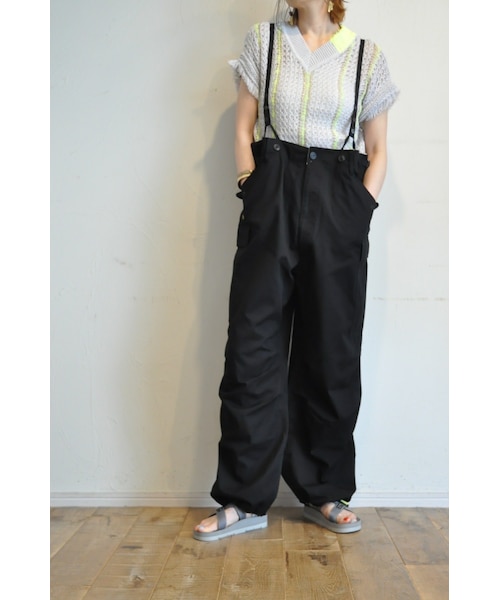 blanc basque（ブランバスク）の「2ウェイビッグカーゴパンツ（カーゴパンツ・レディース・ベージュ/グリーン/ブラック・one）」の2枚目の写真