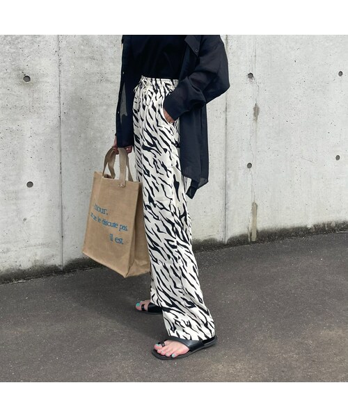 copine(コピン)の「ゼブラ柄ワイドパンツ(ホワイト)(その他パンツ・レディース・ホワイト・M)」の1枚目の写真