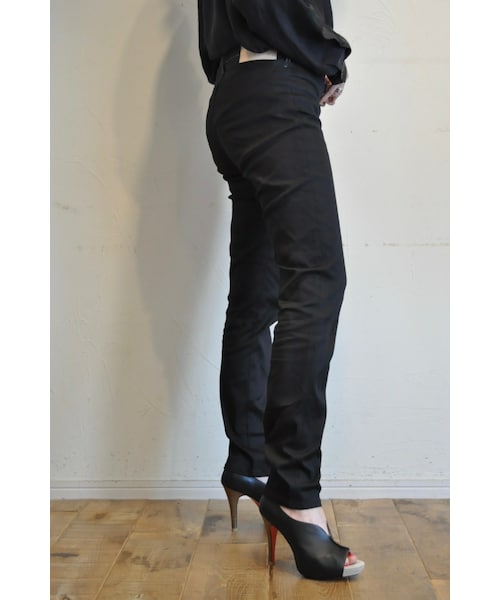 tiny dinosaur（タイニーダイナソー）の「スキニーデニムパンツ（デニムパンツ・レディース・ブラック・38.40）」の2枚目の写真