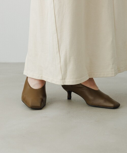 ADAM ET ROPE'（アダムエロペ）の「【EMOELLE】スクエアレザーパンプス（パンプス・レディース・ブラック/ブラウン・23.0/23.5/24.0/24.5）」の13枚目の写真