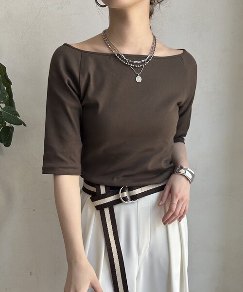 DouDou(ドゥドゥ)の「5分袖オフショルTEE(Tシャツ/カットソー・レディース・オフホワイト/カーキ/ブラック・F)」の3枚目の写真