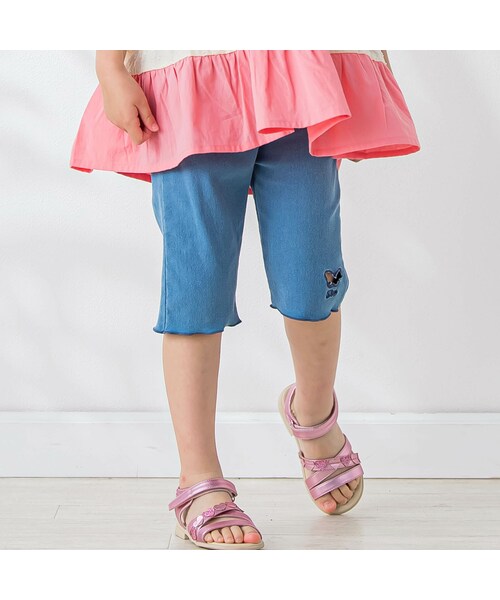 SLAP SLIP（スラップスリップ）の「ちょうちょ刺しゅう裾メロウハーフパンツ(80~120cm)（その他パンツ・キッズ・ホワイト/その他/ブルー/ピンク・110）」の2枚目の写真