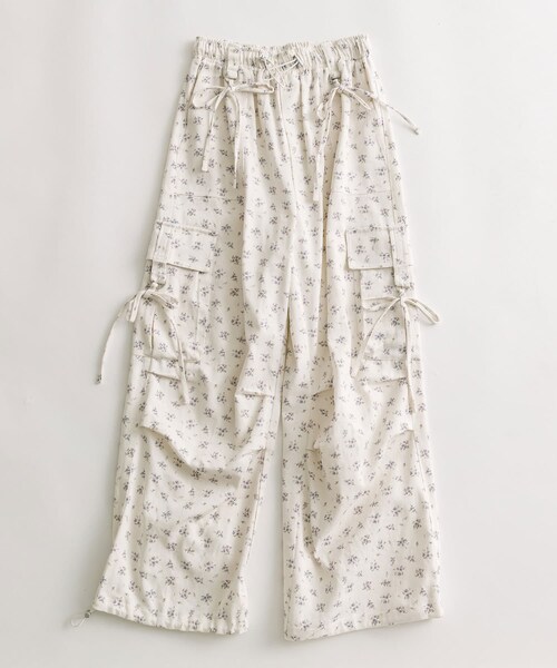 OLIVE des OLIVE（オリーブデオリーブ）の「Dカンリボンカーゴパンツ（カーゴパンツ・レディース・オフホワイト/その他11/ピンク/ブラック・FREE）」の4枚目の写真