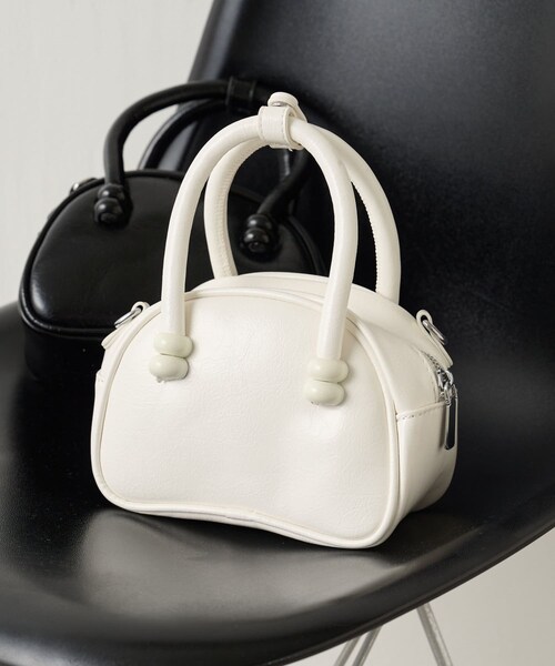 COLLAGE GALLARDAGALANTE(コラージュガリャルダガランテ)の「【PAPILLONNER/パピヨネ】ビーンズミニボストン(バッグ・レディース・ブラック/ホワイト・FREE)」の1枚目の写真