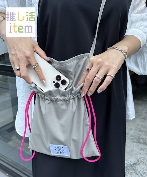 DISCOAT（ディスコート）の「【推し活対応◎】2way巾着ショルダーポーチ（ショルダーバッグ・レディース・ブラウン/ブラック/グリーン/グレー/ベージュ・FREE）」の3枚目の写真