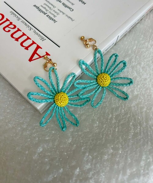 CIAOPANIC TYPY（チャオパニックティピー）の「【HELLO.SANFRANCISCO】フラワーモチーフイヤリング（イヤリング・レディース・イエロー/ミント・ONE）」の2枚目の写真