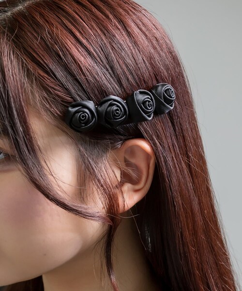 OLIVE des OLIVE（オリーブデオリーブ）の「ローズバレッタ（バレッタ/ヘアクリップ・レディース・アイボリー/ブラック・FREE）」の2枚目の写真