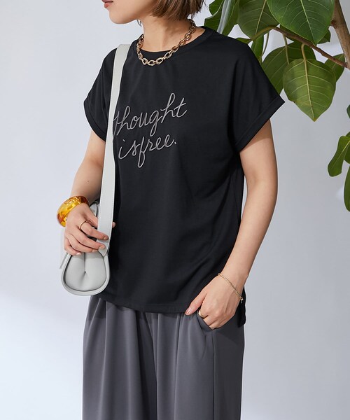 un dix cors(アンディコール)の「《1枚で上品フェミニン》刺繍ロゴTシャツ(Tシャツ/カットソー・レディース・オフホワイト/ブラック・F)」の2枚目の写真