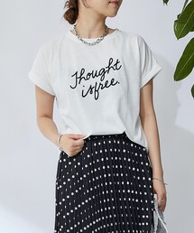 un dix cors | 《1枚で上品フェミニン》刺繍ロゴTシャツ(Tシャツ/カットソー)