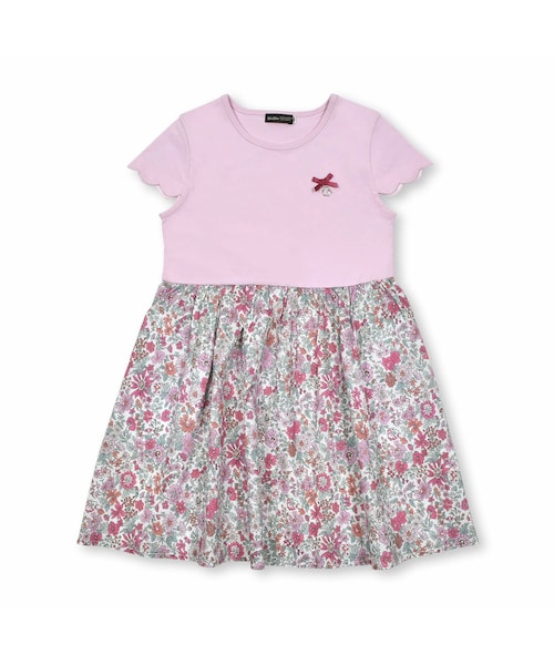 BeBe(ベベ)の「ローンブーケフラワー切り替えスカラップ袖ワンピース(80~150cm)(ワンピース・キッズ・ピンク/ブルー・110)」の1枚目の写真