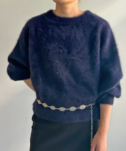 SHENERY(シーナリー)の「【袖のボリュームがポイント】ファーカシミヤクルーネックニット(ニット/セーター・レディース・ベージュ/ネイビー/レッド・F)」の2枚目の写真