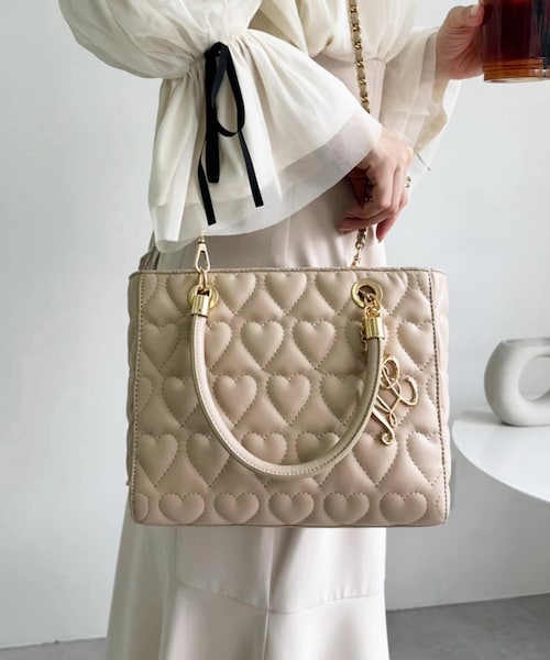 one after another NICE CLAUP(ワンアフターアナザーナイスクラップ)の「ビッグハートキルティングミニトートバッグ(ショルダーバッグ・レディース・アイボリー/ベージュ/ブラック・FREE)」の3枚目の写真