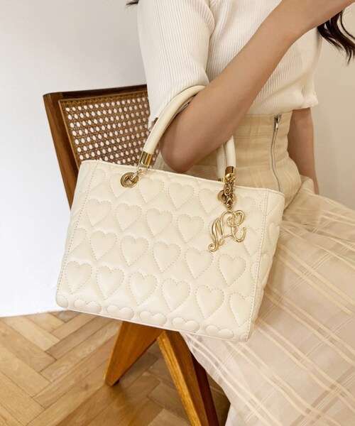 one after another NICE CLAUP(ワンアフターアナザーナイスクラップ)の「ビッグハートキルティングミニトートバッグ(ショルダーバッグ・レディース・アイボリー/ベージュ/ブラック・FREE)」の1枚目の写真