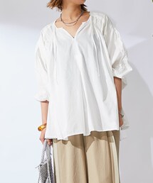 un dix cors（アンディコール）の「《予約》《オンオフ兼用・二の腕カバー◎》ギャザーブラウス（トップス）」