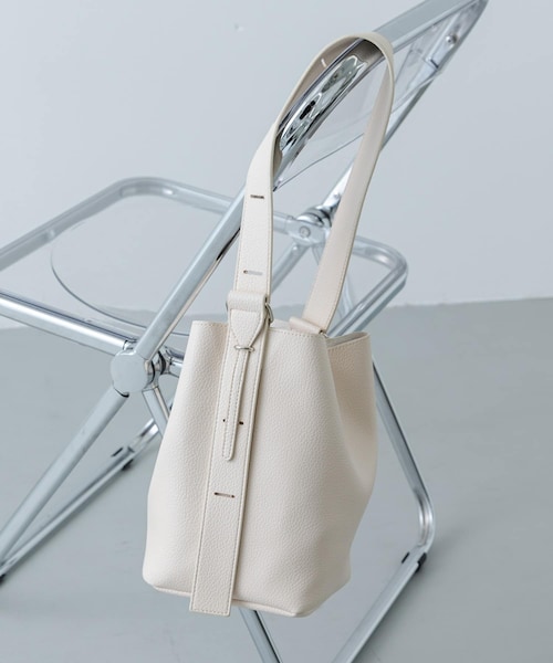 SENSE OF PLACE by URBAN RESEARCH(センスオブプレイスバイアーバンリサーチ)の「マルチショルダースクエアバッグ(ショルダーバッグ・レディース・BLACK/GREIGE/BLUE・One)」の2枚目の写真