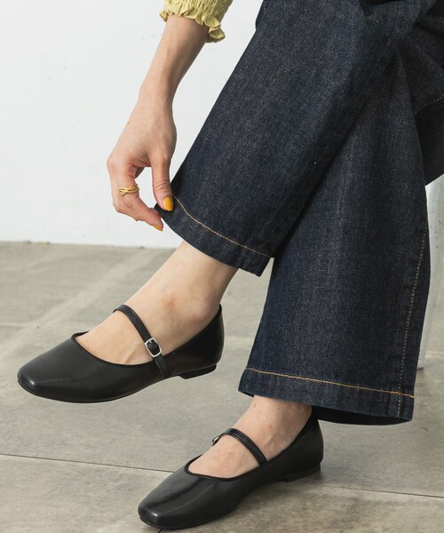 URBAN RESEARCH Sonny Label（アーバンリサーチサニーレーベル）の「メリージェーンフラットパンプス（パンプス・レディース・ブラック・23/23.5/24）」の2枚目の写真