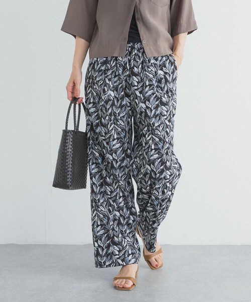 URBAN RESEARCH DOORS(アーバンリサーチドアーズ)の「ボタニカルプリントイージーパンツ(その他パンツ・レディース・BLACK/KHAKI・Free)」の6枚目の写真