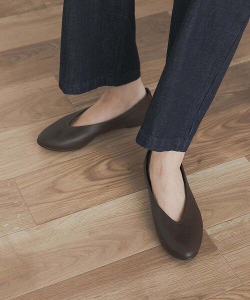 URBAN RESEARCH DOORS(アーバンリサーチドアーズ)の「Vカットパンプス(パンプス・レディース・BLACK/BROWN・35/36/37/38)」の20枚目の写真