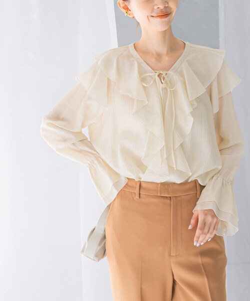 URBAN RESEARCH ROSSO（アーバンリサーチロッソ）の「『WEB/一部店舗限定』ラッフルデザインブラウス（シャツ/ブラウス・レディース・OFF WHITE/BLACK/PINK・FREE）」の12枚目の写真