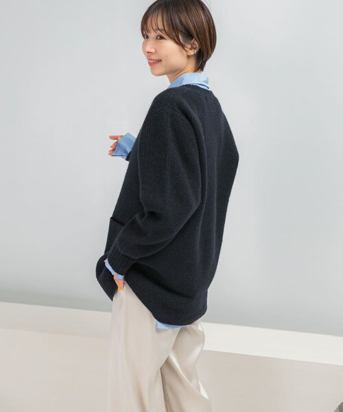 URBAN RESEARCH ROSSO（アーバンリサーチロッソ）の「アルパカ混カーブスリーブVネックプルオーバー（ニット/セーター・レディース・GRAY/PINK/NAVY・Free）」の17枚目の写真