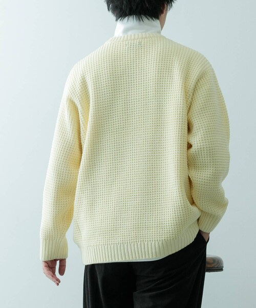 ITEMS URBANRESEARCH(アイテムズ アーバンリサーチ)の「ワッフル編み クルーネックニット(ニット/セーター・メンズ・OLV/OFF/BLK/CHA/MOC・S/M/L)」の10枚目の写真