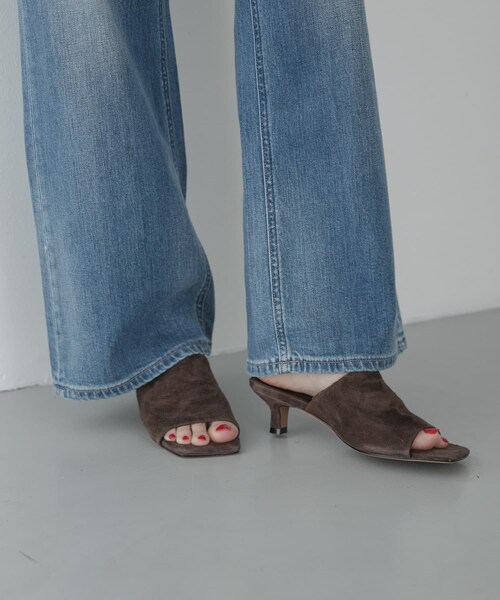 URBAN RESEARCH Sonny Label（アーバンリサーチサニーレーベル）の「REMME　シープスェードサンダル（サンダル・レディース・D BROWN/TAUPE・37/38）」の4枚目の写真