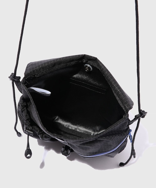 ADAM ET ROPE'（アダムエロペ）の「【Etudes Studio/エチュードストゥディオ】CAYL CROSSBODY BAG（ボディバッグ/ウエストポーチ・メンズ・ブラック・F）」の5枚目の写真
