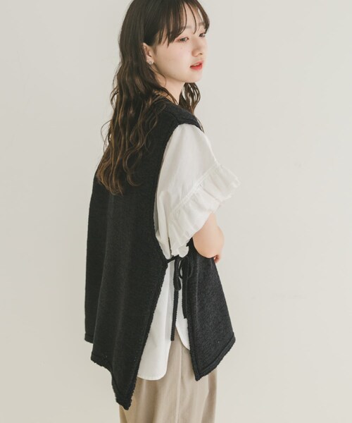 ITEMS URBANRESEARCH(アイテムズ アーバンリサーチ)の「テープヤーンニットベスト(ベスト・レディース・OFF/NVY/L.KHK・FREE)」の22枚目の写真
