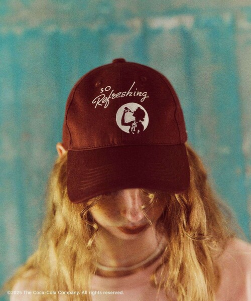 VIS(ビス)の「【Coca-Cola】VIS別注エンブロイダリーキャップ(キャップ・レディース・ブラック/ワイン・F)」の6枚目の写真