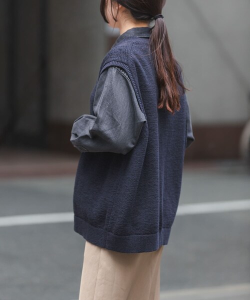 URBAN RESEARCH DOORS（アーバンリサーチドアーズ）の「FORK&SPOON　テープヤーンVネックニットベスト（ベスト・レディース・NAVY/IVORY・1）」の17枚目の写真
