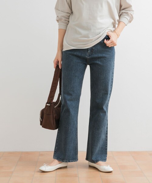 URBAN RESEARCH DOORS（アーバンリサーチドアーズ）の「ストレッチフレアデニムパンツ（デニムパンツ・レディース・INDIGO/L/INDIGO・S/M）」の4枚目の写真