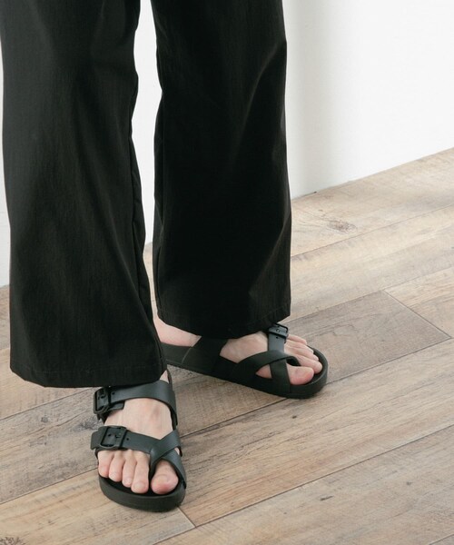 ITEMS URBANRESEARCH（アイテムズ アーバンリサーチ）の「KITO　EVA Belted Sandals（サンダル・メンズ・BLK/WHT/NVY・40/41/42/43）」の2枚目の写真