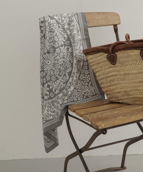 URBAN RESEARCH DOORS(アーバンリサーチドアーズ)の「ボタニカル柄スカーフ(バンダナ/スカーフ・レディース・GRAY/GREEN/ORANGE・One/one)」の1枚目の写真