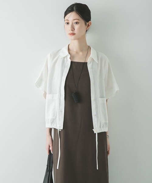 URBAN RESEARCH(アーバンリサーチ)の「ラミーレーヨンハーフスリーブシャツ(シャツ/ブラウス・レディース・NAVY/YEL BEIGE/WHITE・Free)」の4枚目の写真