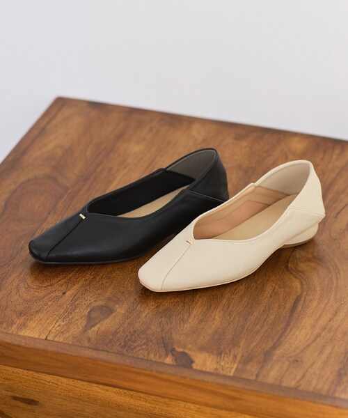 VIS(ビス)の「さっと履けるVカットバブーシュパンプス/2WAY(パンプス・レディース・ブラック/キナリ・L/M/S)」の10枚目の写真