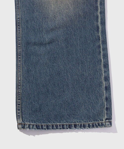 ADAM ET ROPE'(アダムエロペ)の「【CODA/コーダ】FADED DIRTY INDIGO WASHED BREAK CUT FLARED JEANS(デニムパンツ・メンズ・ブルー系・0/1/2)」の9枚目の写真
