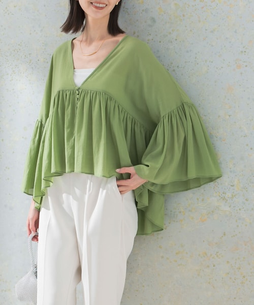 URBAN RESEARCH ROSSO（アーバンリサーチロッソ）の「ボリュームギャザーブラウス（シャツ/ブラウス・レディース・white/matcha・FREE）」の2枚目の写真