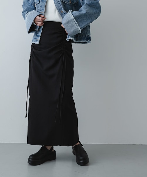 SENSE OF PLACE by URBAN RESEARCH(センスオブプレイスバイアーバンリサーチ)の「シャーリングスカート(スカート・レディース・IVO×BLK/BLACK/MTD×ORG・S/M)」の2枚目の写真